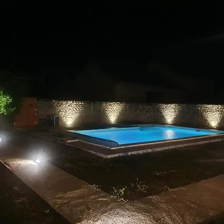 Tatil Evi Avec Piscine Privative Et Terrasse A Charroux, Village Medieval - Fr-1-489-394
