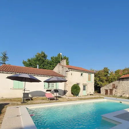 Dom wakacyjny Avec Piscine Privative Et Terrasse A Charroux, Village Medieval - Fr-1-489-394