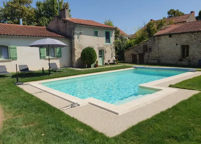 Prázdninový dům Renove A Avec Piscine Et Terrasse Privative - Fr-1-489-394 Charroux-dʼAllier