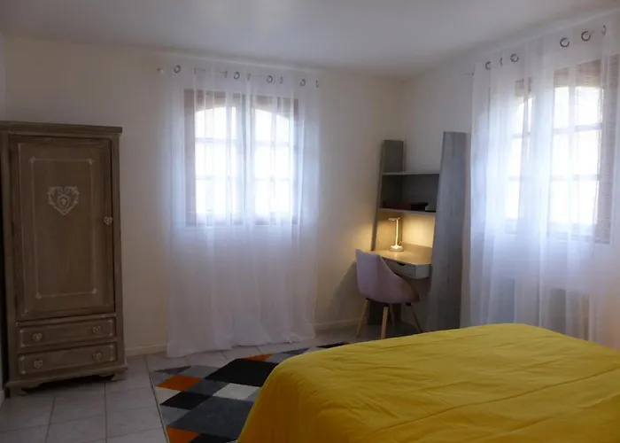 Prázdninový dům Renove A Avec Piscine Et Terrasse Privative - Fr-1-489-394 Charroux-dʼAllier