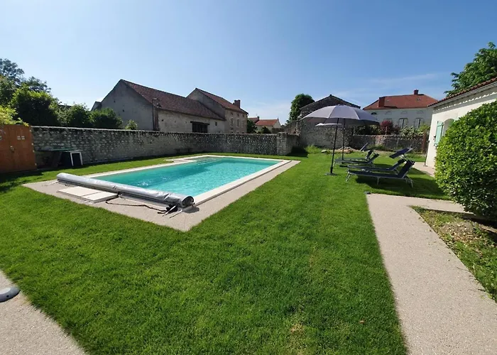 Renove A Avec Piscine Et Terrasse Privative - Fr-1-489-394 * Charroux-dʼAllier