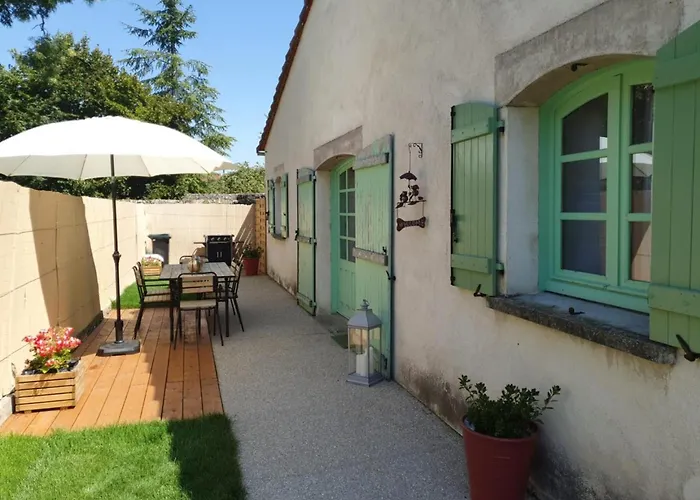 Prázdninový dům Renove A Avec Piscine Et Terrasse Privative - Fr-1-489-394 Charroux-dʼAllier